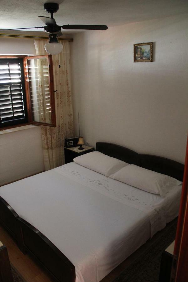 Ferienwohnung App Dujmovic Supetar Exterior foto