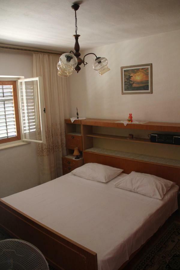 Ferienwohnung App Dujmovic Supetar Exterior foto