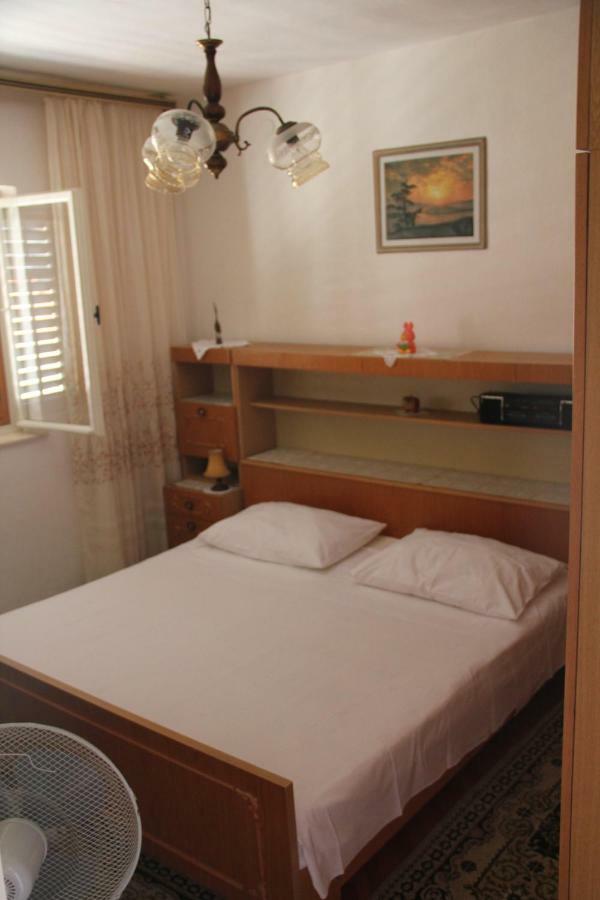 Ferienwohnung App Dujmovic Supetar Exterior foto